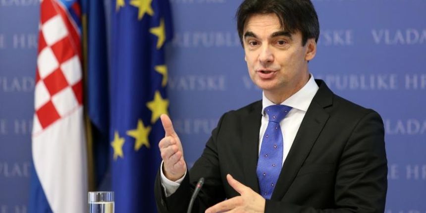 Potpredsjednik Vlade Republike Hrvatske i ministar regionalnoga razvoja i fondova Europske unije Branko Grcic na konferenciji za medije predstavio je prioritete ulaganja iz operativnog programa Konkurentnost i kohezija, zapocete i pripremljene projekte, t Potpredsjednik Vlade Republike Hrvatske i ministar regionalnoga razvoja i fondova Europske unije Branko Grcic na konferenciji za medije predstavio je prioritete ulaganja iz operativnog programa Konkurentnost i kohezija, zapocete i pripremljene projekte, t