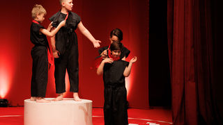 Igrajmo se: Zabranjeno mlađima od 15 strana A