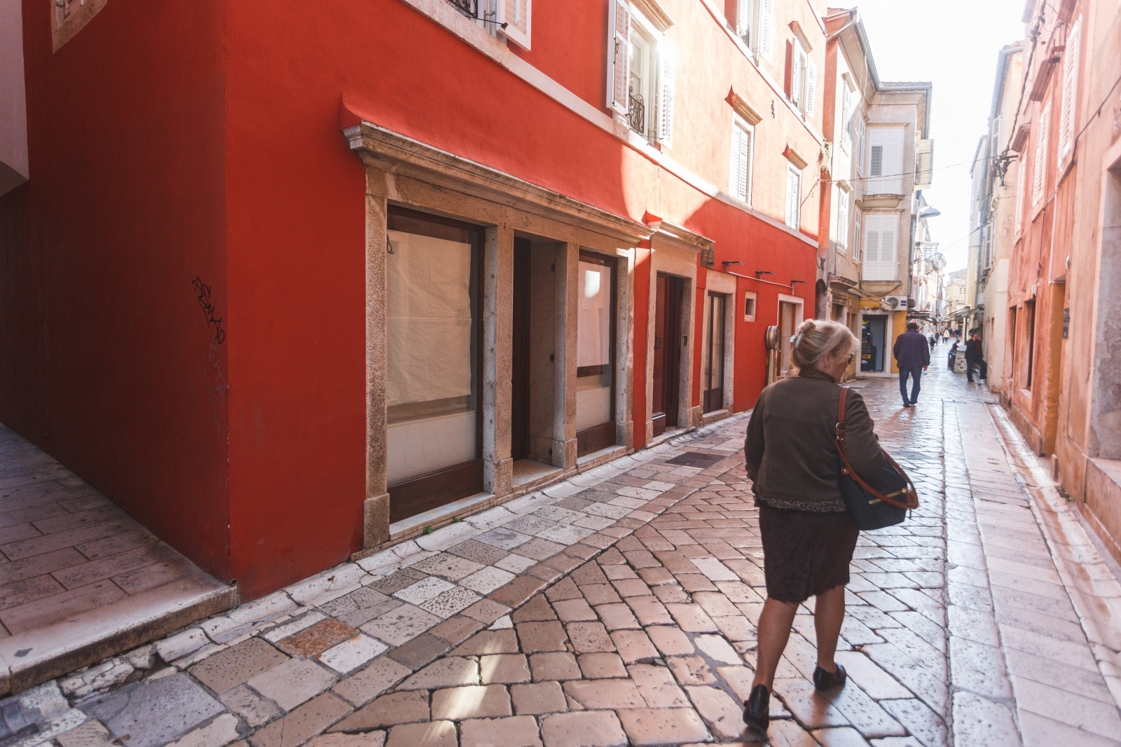 Zatvorene butige i poluprazan zadarski Poluotok Zatvorene butige i poluprazan zadarski Poluotok