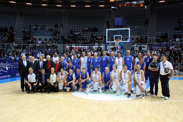 KK Zadar – Real Madrid, umirovljenje dresova 10 (Giuseppe Giergia) i 11 (Kresimir Cosic), Foto; Mladen Malik KK Zadar – Real Madrid, umirovljenje dresova 10 (Giuseppe Giergia) i 11 (Kresimir Cosic), Foto; Mladen Malik