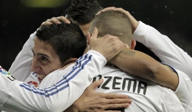 Real Madrid’s Karim Benzema from France, center, reacts after scoring against Levante with members Angel Di Maria // AP Photo