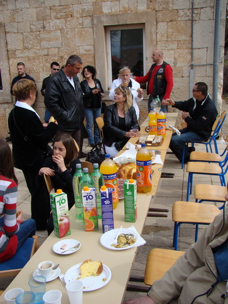 Humanitani uskrsni konvoj Zadar – Oklaj