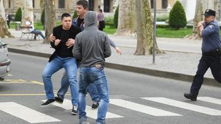 Incident nakon izricanja presude Komšiću: Stric ubijene Kristine nasrnuo na prolaznika Incident nakon izricanja presude Komšiću: Stric ubijene Kristine nasrnuo na prolaznika