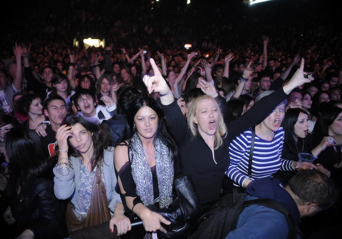 Split, 180311.
Spaladium Arena.
Koncert Bajaga u splitskoj Spaladium Areni ispunio je ocekivanja i dvorana je bila gotovo puna.
Foto: Paun Paunovic / CROPIX Split, 180311.
Spaladium Arena.
Koncert Bajaga u splitskoj Spaladium Areni ispunio je ocekivanja i dvorana je bila gotovo puna.
Foto: Paun Paunovic / CROPIX