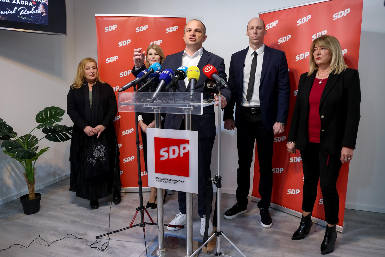 SDP predstavio kandidata za gradonačelnika, bit će to Daniel Radeta SDP predstavio kandidata za gradonačelnika, bit će to Daniel Radeta