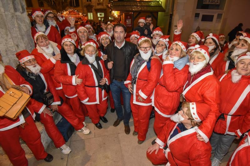 Utrka Djedova Božićnjaka zadarskim Poluotokom