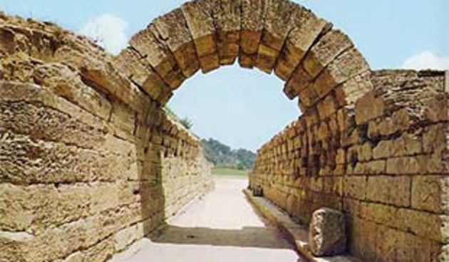 Ulaz u drevni olimpijski stadio u Olimpiji ( foto: net.hr)