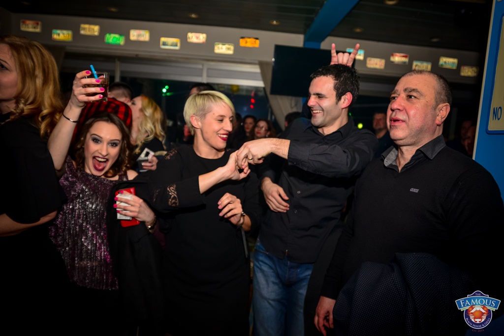 U Famous beach and grill baru Rockatansky bend proslavio je 20 godina djelovanja U Famous beach and grill baru Rockatansky bend proslavio je 20 godina djelovanja