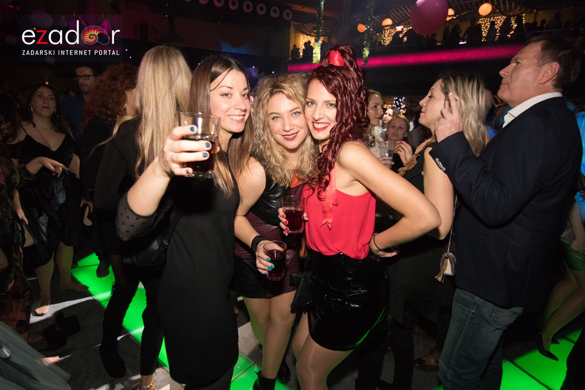 Ludnica u Saturnusu: Najbolji doček u svemiru i šire Ludnica u Saturnusu: Najbolji doček u svemiru i šire