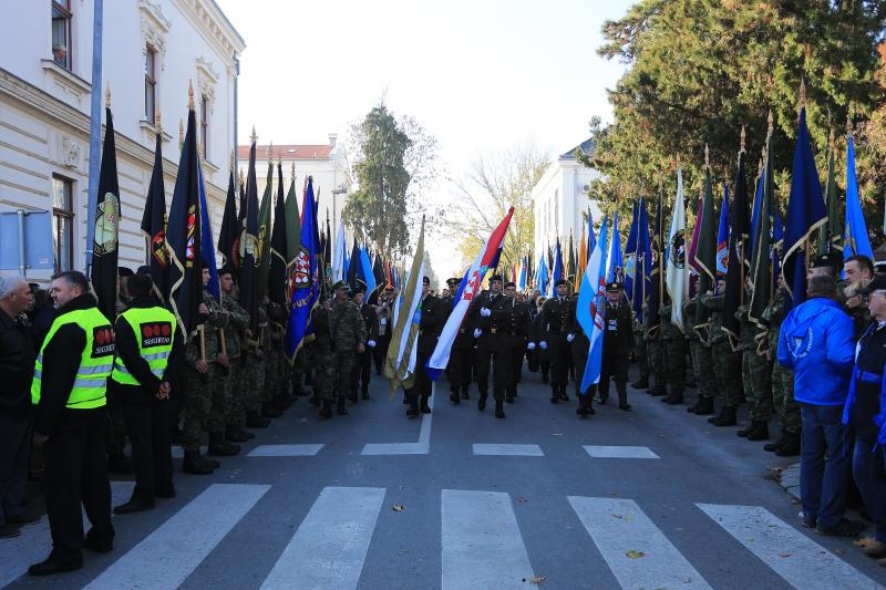 Image 380831 (auto) Image 380831 (auto)