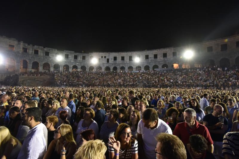 Koncert Olivera Dragojevića i Zlatana Stipišića u pulskoj Areni. Kao gosti nastupili su 2CELLOS. Photo: Duško Marušić/PIXSELL
