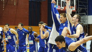 Zagreb, 080512.
Dvorana OS u Trnskom.
Kosarkaska A1 liga za prvaka, 13. kolo.
KK Zagreb – KK Zadar.
Na fotografiji: slavlje KK Zadar za osvojeno 4-to mjesto.
Foto: Damir Krajac / CROPIX Zagreb, 080512.
Dvorana OS u Trnskom.
Kosarkaska A1 liga za prvaka, 13. kolo.
KK Zagreb – KK Zadar.
Na fotografiji: slavlje KK Zadar za osvojeno 4-to mjesto.
Foto: Damir Krajac / CROPIX