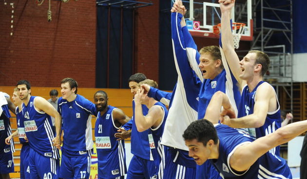 Zagreb, 080512.
Dvorana OS u Trnskom. 
Kosarkaska A1 liga za prvaka, 13. kolo.
KK Zagreb – KK Zadar.
Na fotografiji: slavlje KK Zadar za osvojeno 4-to mjesto.
Foto: Damir Krajac / CROPIX