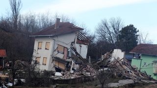 Hrvatska Kostajnica: u odronu stijene potpuno uništeno sedam kuća