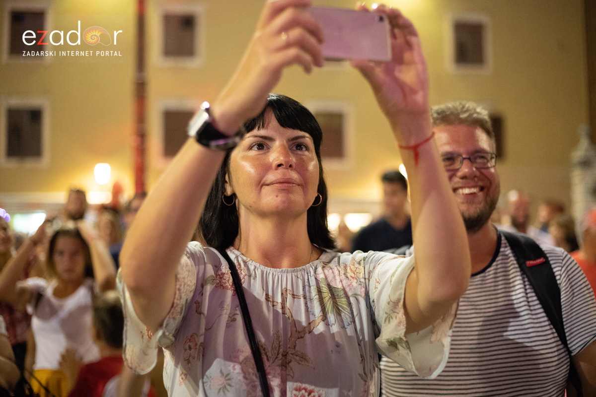 Svečani doček svjetskih prvaka Mihovila i Šime Fantele na Narodnom trgu Svečani doček svjetskih prvaka Mihovila i Šime Fantele na Narodnom trgu