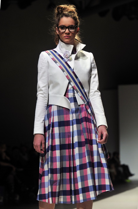 Zagreb, 241111.
Dreft Fashion Week revije pocele su u Hypo centru i prvi dan su svoje modele prezentirali: The Rodnik band, Petra i Maja Spoljar, Mara MiloglavMoretic, Aba Tomicic, Irina Balen Garland, Karim Bonet, Milena Rogulj.
Na slici: Aba Tomicic.
F Zagreb, 241111.
Dreft Fashion Week revije pocele su u Hypo centru i prvi dan su svoje modele prezentirali: The Rodnik band, Petra i Maja Spoljar, Mara MiloglavMoretic, Aba Tomicic, Irina Balen Garland, Karim Bonet, Milena Rogulj.
Na slici: Aba Tomicic.
F