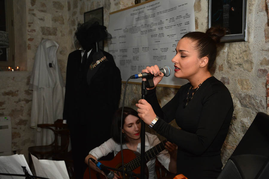 U caffe galeriji “Đina” otvorena izložba “Gospoda Glembajevi” U caffe galeriji “Đina” otvorena izložba “Gospoda Glembajevi”