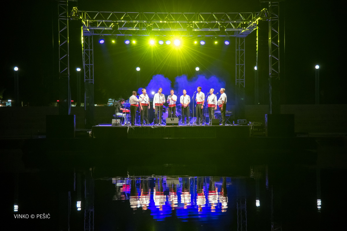 Zorica Kondža i klapa Cambi @ bazen Ilirije u Biogradu