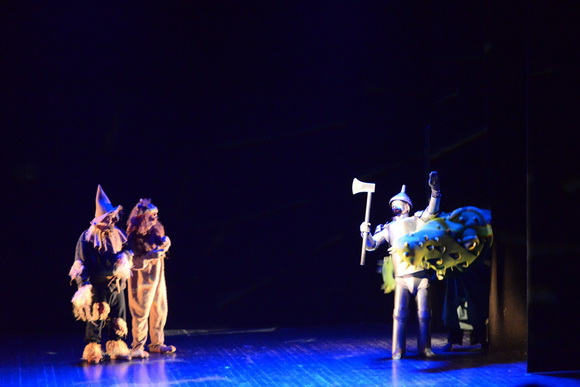 U Kazalištu lutaka Zadar odigrana je predstava “Čarobnjak iz Oza” u režiji Dražena Ferenčine. Foto: Iva Perinčić U Kazalištu lutaka Zadar odigrana je predstava “Čarobnjak iz Oza” u režiji Dražena Ferenčine. Foto: Iva Perinčić