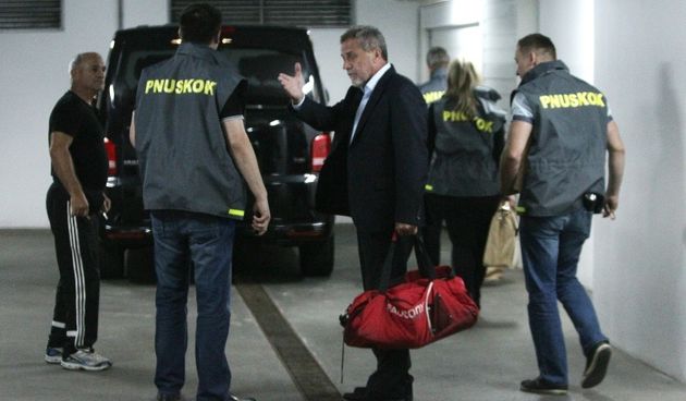 Pripadnici PNUSKOK-a odvode Milana Bandica nakon pretresa njegova stana i automobila,  Photo: Goran Jakus/PIXSELL