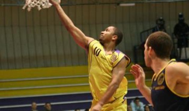 Malik Dixon u dresu Hapoel Holona