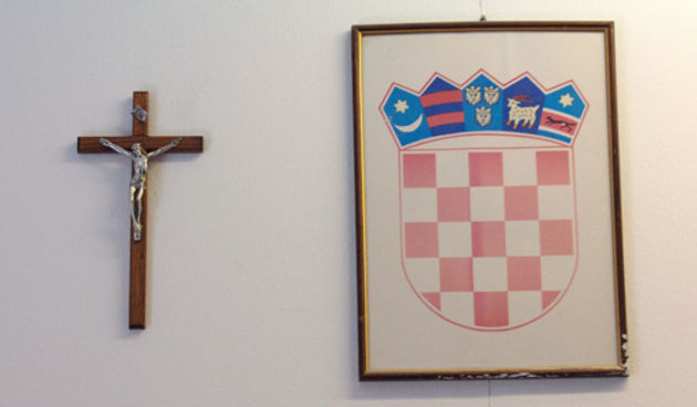 Zadar, 140110.
Odlukom ravnatelja Ranka Artukovica u svim ucionicama gimnazije Jurja Barakovica postavljen je kriz.
Na fotografiji : kriz u jednoj od ucionica gimnazije Jurja Barakovica.
Foto : Andrija Lucic / CROPIX