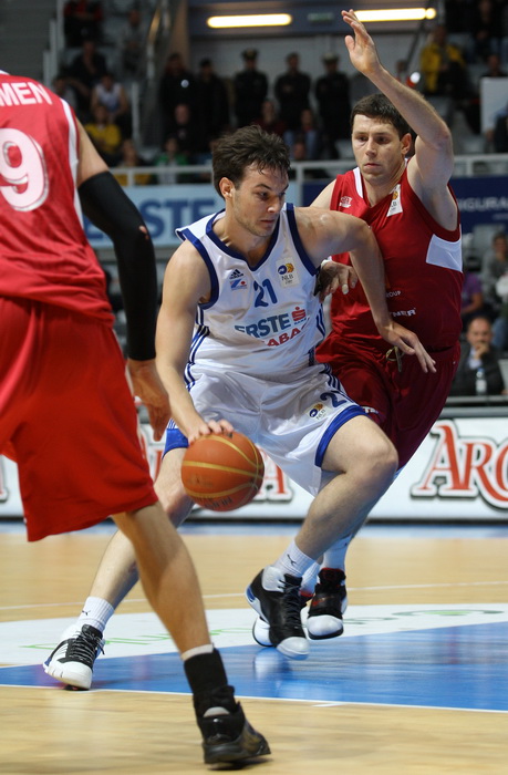 Zadar, 231010. Dvorana Kresimira Cosica. Kosarkaska utakmica NLB-e lile izmedju Zadra i Nynburga. Na fotografiji: Miro Bilan u napadu. Foto: Vladimir Ivanov / CROPIX Zadar, 231010. Dvorana Kresimira Cosica. Kosarkaska utakmica NLB-e lile izmedju Zadra i Nynburga. Na fotografiji: Miro Bilan u napadu. Foto: Vladimir Ivanov / CROPIX