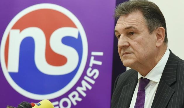 Zagreb – Predsjednik Narodne stranke – reformista Radimir Cacic na konferenciji za medije iznio prijedlog izlaska iz franacke krize. Photo: Davor Visnjic/PIXSELL