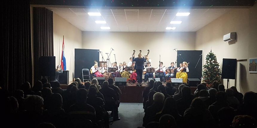 Ninjani uživali božićnom koncertu KUD-a “Branimir” i klape “Condura” Ninjani uživali božićnom koncertu KUD-a “Branimir” i klape “Condura”