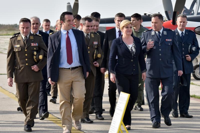 Predsjednica Kolinda Grabar-Kitarović posjetila 93. zrakoplovnu bazu Zemunik. Foto: Dino Stanin/PIXSELL