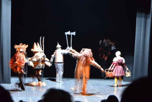 U Kazalištu lutaka Zadar odigrana je predstava “Čarobnjak iz Oza” u režiji Dražena Ferenčine. Foto: Iva Perinčić U Kazalištu lutaka Zadar odigrana je predstava “Čarobnjak iz Oza” u režiji Dražena Ferenčine. Foto: Iva Perinčić