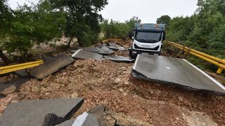 Zbog zarobljenog kamiona ne prometuje se cestom Poljica- Mazija