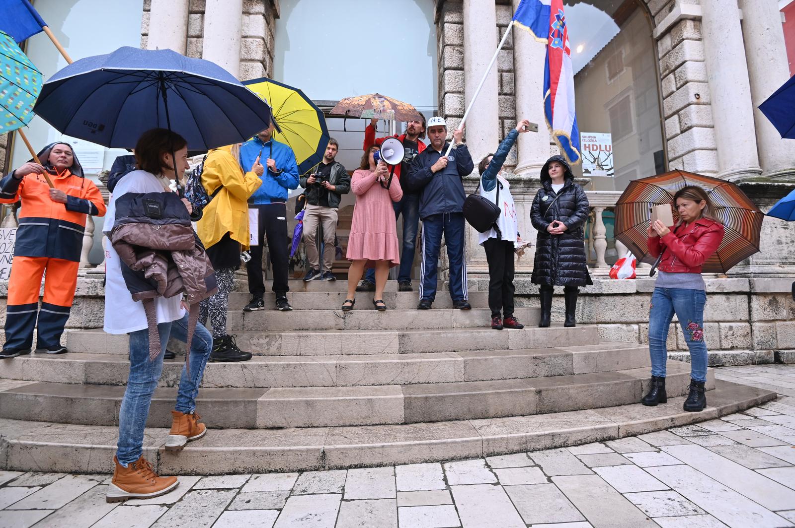 U Zadru novi prosvjed protiv covid potvrda