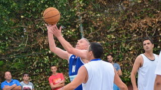 U povodu blagdana Kraljice Mira u Stanovima odigrana utakimica između veterana KK Zadar i Stanova, Foto: Iva Perinčić U povodu blagdana Kraljice Mira u Stanovima odigrana utakimica između veterana KK Zadar i Stanova, Foto: Iva Perinčić