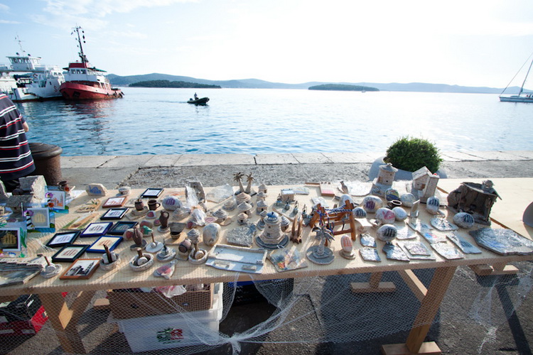 Biograd: 6. Dugi svehrvatski eno-eko-gastro-etno stol, Foto: Franjo Jurić Biograd: 6. Dugi svehrvatski eno-eko-gastro-etno stol, Foto: Franjo Jurić