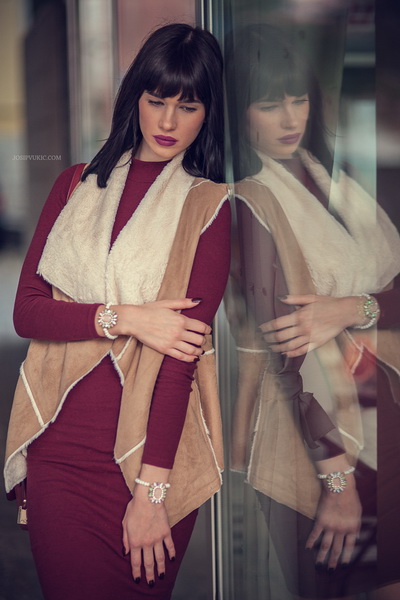 Visnja Knezevic izraduje predivne narukvice Visnja Knezevic izraduje predivne narukvice