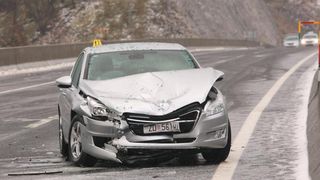 Na autocesti A1 poslije sv. Roka u smjeru Zagreba, kod tunela Krpani, u 6.15 sati sudarilo se 20-ak vozila u nekoliko lančanih sudara, Foto: Dino Stanin/PIXSELL Na autocesti A1 poslije sv. Roka u smjeru Zagreba, kod tunela Krpani, u 6.15 sati sudarilo se 20-ak vozila u nekoliko lančanih sudara, Foto: Dino Stanin/PIXSELL