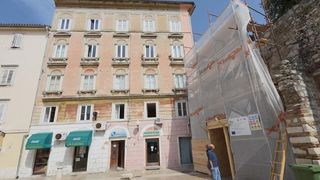 Iako se priblizava pocetak turisticke sezone, stara gradska jezgra pretvorena je u veliko gradiliste. Photo: Dino Stanin/PIXSELL Autor Dino Stanin/PIXSELL Ključne riječi bager, turisticka sezona, skele, raskopano, cesta, radovi, Iako se priblizava pocetak turisticke sezone, stara gradska jezgra pretvorena je u veliko gradiliste. Photo: Dino Stanin/PIXSELL Autor Dino Stanin/PIXSELL Ključne riječi bager, turisticka sezona, skele, raskopano, cesta, radovi,