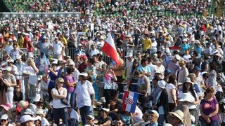 Sarajevo, Bosna i Hercegovina – Sluzbeni posjet pape Franje Sarajevu. Ovo je treci papinski posjet Bosni i Hercegovini. Prethodni posjeti pape Ivana Pavla II bili su pastoralni dok je posjet pape Franje primarno drzavnicki te ga ocekuje zgusnut raspored Sarajevo, Bosna i Hercegovina – Sluzbeni posjet pape Franje Sarajevu. Ovo je treci papinski posjet Bosni i Hercegovini. Prethodni posjeti pape Ivana Pavla II bili su pastoralni dok je posjet pape Franje primarno drzavnicki te ga ocekuje zgusnut raspored