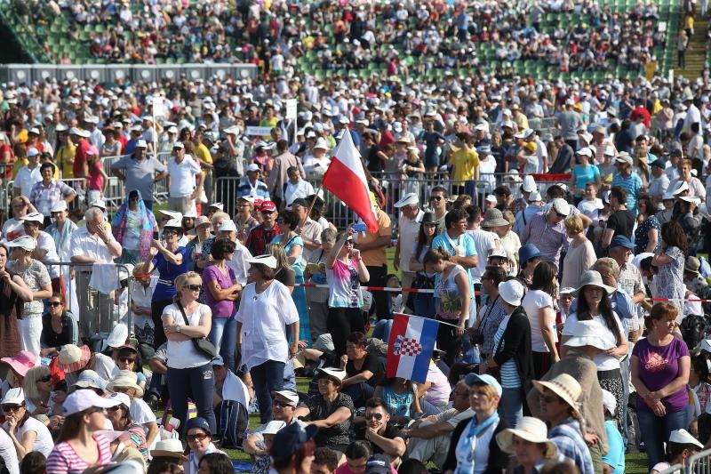 Sarajevo, Bosna i Hercegovina – Sluzbeni posjet pape Franje Sarajevu. Ovo je treci papinski posjet Bosni i Hercegovini. Prethodni posjeti pape Ivana Pavla II bili su pastoralni dok je posjet pape Franje primarno drzavnicki te ga ocekuje zgusnut raspored Sarajevo, Bosna i Hercegovina – Sluzbeni posjet pape Franje Sarajevu. Ovo je treci papinski posjet Bosni i Hercegovini. Prethodni posjeti pape Ivana Pavla II bili su pastoralni dok je posjet pape Franje primarno drzavnicki te ga ocekuje zgusnut raspored