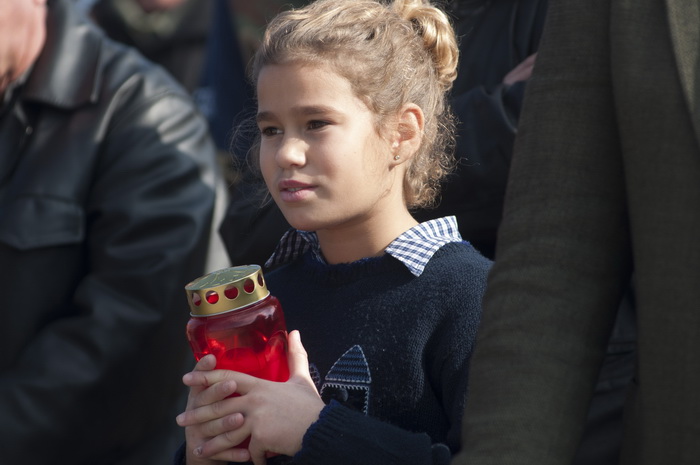 Nadin, 191111.
Clanovi 23 braniteljske udruge danas su u mimohodu od Benkovca do Skabrnje, hodnja se zaustavlja samo u Nadinu zbog polaganja vijenaca (na danasnji dan u Nadinu je ubijeno 19 civila, do sada nema optuzenih za masakr).
Foto: Luka Gerlanc / C