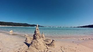 25.07.2013., Dugi otok, Sakarun – Uzduz i poprijeko Dugog otoka u zadarskom arhipelagu u ljetnim danima prepuno je turista, a najomiljenija plaza zasigurno je Sakarun, koja sa nalazi u uvali pokraj mjesta Veli Rat. Pjeskovita plaza sa tirkizno cistim mo