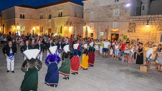 Etno večer s KUD Družina u Pagu Etno večer s KUD Družina u Pagu