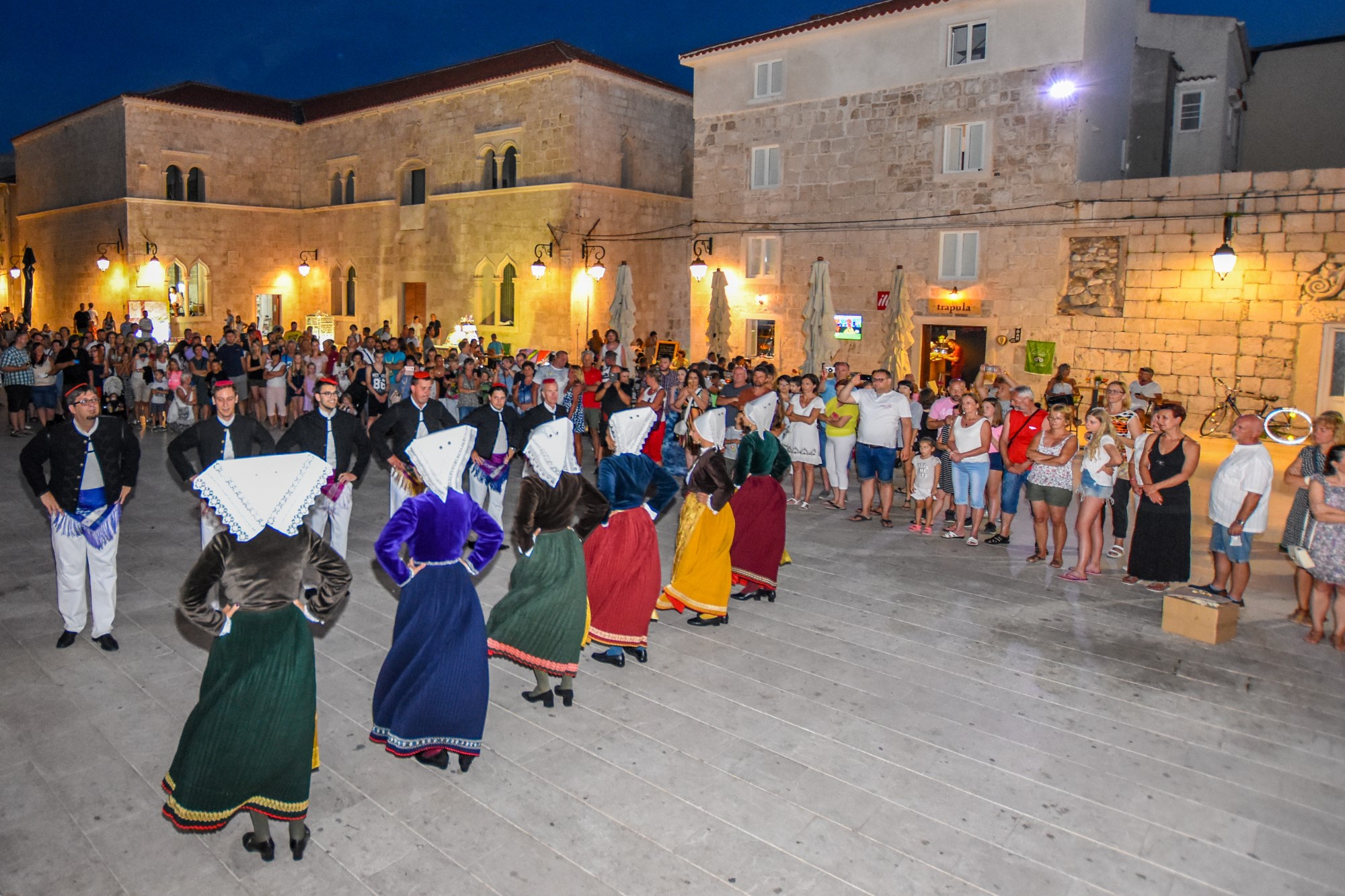 Etno večer s KUD Družina u Pagu Etno večer s KUD Družina u Pagu