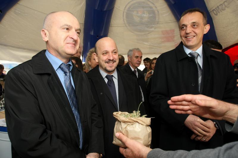 Pod nazivom Ponosno nase na Poljani Sime Budnica prvi put postavljen sajam na kojem su braniteljske udruge predstavile svoje proizvode. Photo: Dino Stanin/PIXSELL Pod nazivom Ponosno nase na Poljani Sime Budnica prvi put postavljen sajam na kojem su braniteljske udruge predstavile svoje proizvode. Photo: Dino Stanin/PIXSELL