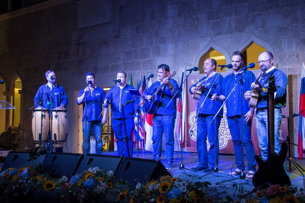 8. Međunarodni festival čipke u Pagu obilježila je modna revija i nastup klape Sol