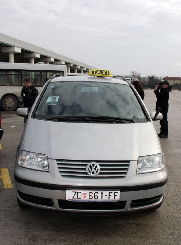 Tužna kolona zadarskih taksista