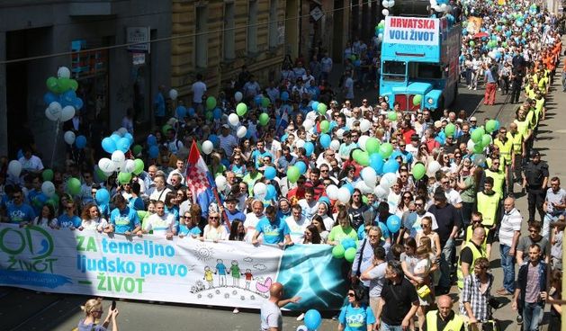 Povorka sudionika inicijative “Hoda za zivot, obitelj i Hrvatsku” od Trga Franje Tudjmana do Trga bana Josipa Jelacica u znak potpore rodjenom i nerodjenom djetetu, njegovoj majci i obitelji.