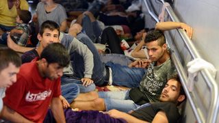 Izbjeglice i imigranti na željezničkom kolodvoru Keleti ulicama Budimpešte, Photo: Marko Jurinec/PIXSELL Izbjeglice i imigranti na željezničkom kolodvoru Keleti ulicama Budimpešte, Photo: Marko Jurinec/PIXSELL