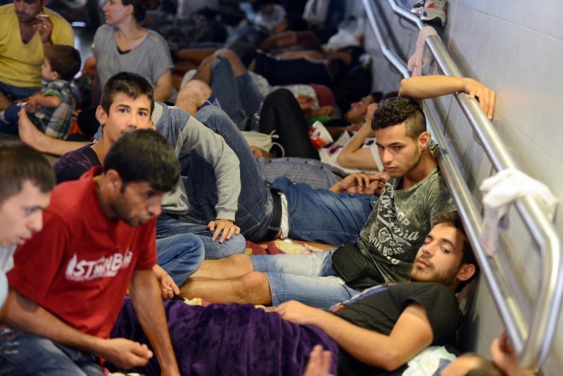 Izbjeglice i imigranti na željezničkom kolodvoru Keleti ulicama Budimpešte, Photo: Marko Jurinec/PIXSELL Izbjeglice i imigranti na željezničkom kolodvoru Keleti ulicama Budimpešte, Photo: Marko Jurinec/PIXSELL